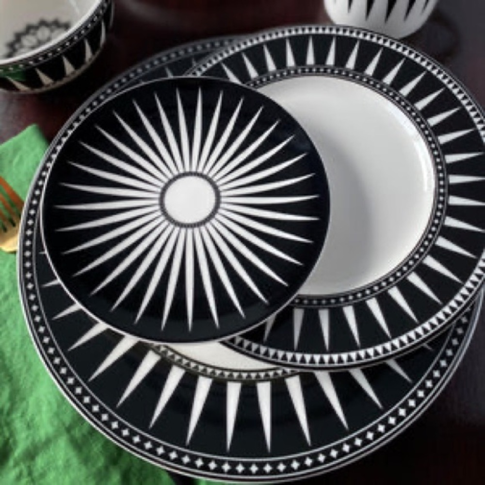 Caskata 7 Marrakech Rimmed Salad Plates. One set of 7
Reasonable offers accepted - Picture 3 of 6